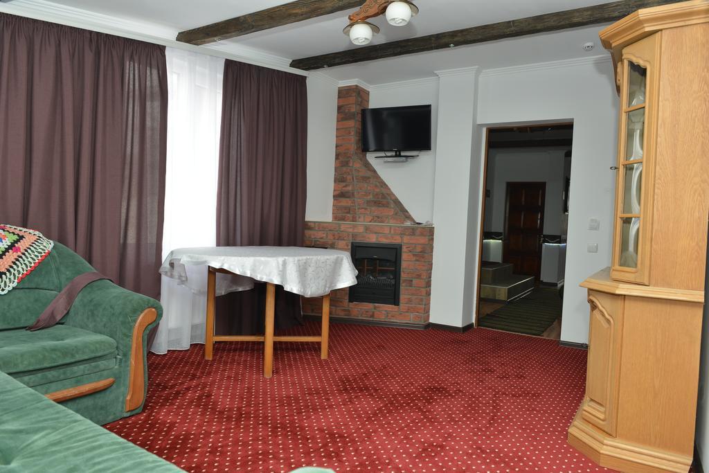 Pensiunea Butoias Glodeni Bilik gambar